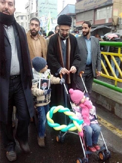 عکس/ نوه‌های «آقا» در راهپیمایی امروز