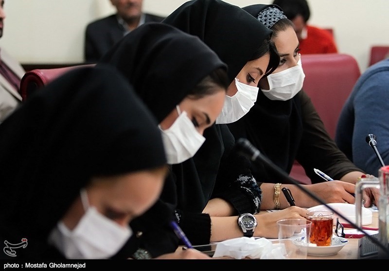 عکس: خبرنگاران اینگونه در نشست خبری ابتکار حاضر شدند عکس: خبرنگاران اینگونه در نشست خبری ابتکار حاضر شدند