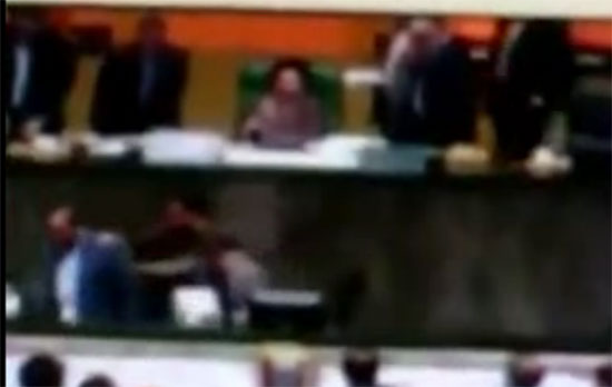 «کف گرگی» زدن مطهری بعضی وقت ها لازم است؛ اما گوجه خوردن از اراذل خیلی بد!/ آقای مطهری! مبتکر این شیوه زشت خود شمایید «کف گرگی» زدن مطهری بعضی وقت ها لازم است؛ اما گوجه خوردن از اراذل خیلی بد!/ آقای مطهری! مبتکر این شیوه زشت خود شمایید