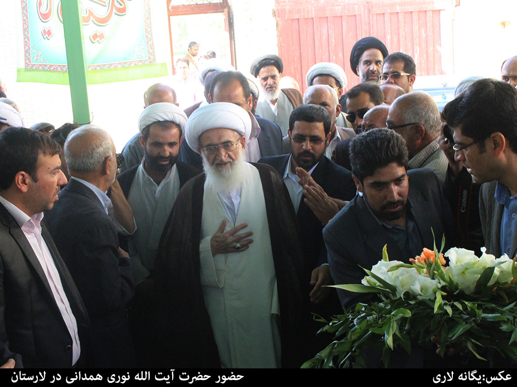 آیتالله نوری همدانی وارد لارستان فارس شد آیتالله نوری همدانی وارد لارستان فارس شد