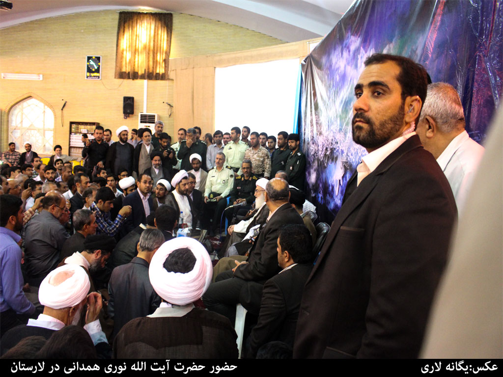 آیتالله نوری همدانی وارد لارستان فارس شد آیتالله نوری همدانی وارد لارستان فارس شد