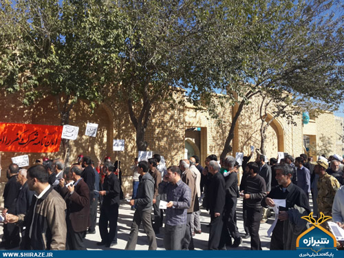 تجمع دانشجویان شیرازی در «جمعه ی بیعت نمیکنیم» تجمع دانشجویان شیرازی در «جمعه ی بیعت نمیکنیم»