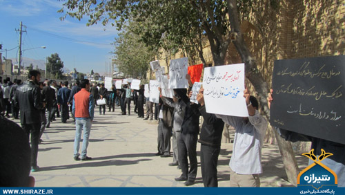 تجمع دانشجویان شیرازی در «جمعه ی بیعت نمیکنیم» تجمع دانشجویان شیرازی در «جمعه ی بیعت نمیکنیم»