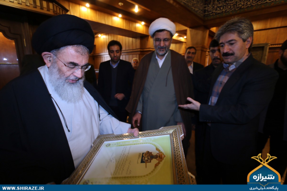 افتتاح نمایشگاه«نسخ خطی»در سومین حرم اهل بیت افتتاح نمایشگاه«نسخ خطی»در سومین حرم اهل بیت