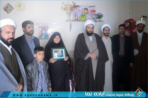 دیدار مبلغان اعزامی خیمه معرفت با خانواده شهدای روحانی شهرستان آباده
