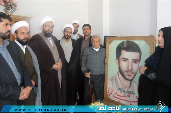 دیدار مبلغان اعزامی خیمه معرفت با خانواده شهدای روحانی شهرستان آباده