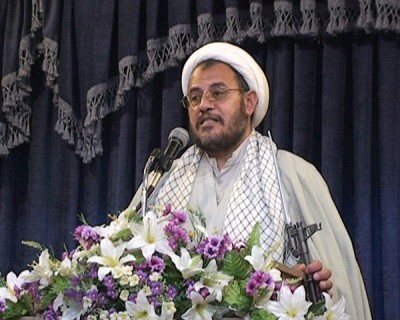 امام جمعه بوانات: کسانی از رنگ های انتخاباتی استفاده می کنند قابل اعتماد نیستند
