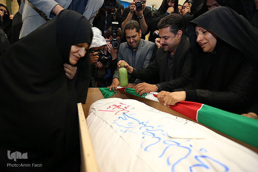 شرحی از پایان انتظار 33 ساله یک مادر/ لحظاتی که با اشک و شکرگزاری گذشت شرحی از پایان انتظار 33 ساله یک مادر/ لحظاتی که با اشک و شکرگزاری گذشت