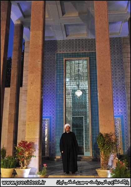 عکس های یادگاری روحانی در شیراز عکس های یادگاری روحانی در شیراز