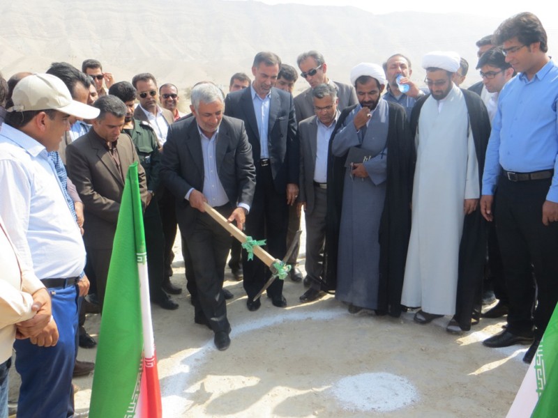 کلنگ شهرک صنعتی خنج به زمین زده شد