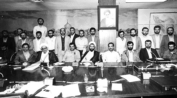 دولتی ماندگار با عمر گل!/ «ستاد استقبال مردمی» از رجایی تا روحانی دولتی ماندگار با عمر گل!/ «ستاد استقبال مردمی» از رجایی تا روحانی