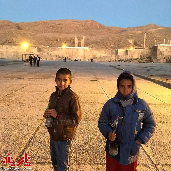 شغل دو نوجوان در تخت جمشید + عکس