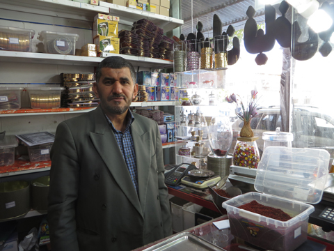 زعفران استهبان با نام سایر مناطق فروخته می شود/ سرمایه اولیه ام 70 هزار تومان بود/تنها راه علاج مشکلات اقتصادی کشور اقتصاد مقاومتی است