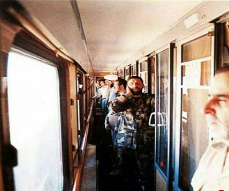 اذان شهید صیاد شیرازی در قطار +عکس
