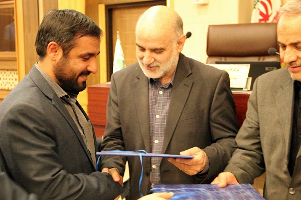 تقدیر از مسئولان اجرایی جشنواره «ترنم بیداری»+ تصاویر تقدیر از مسئولان اجرایی جشنواره «ترنم بیداری»+ تصاویر