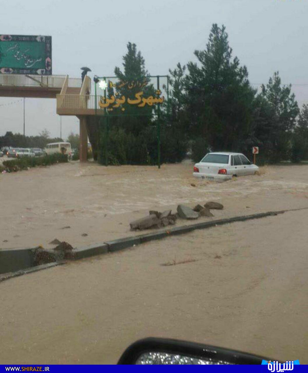 احتمال تخلیه روستاهای پایین دست رودخانه خشک شیراز/ بارش برف و بارن شدید در محورهای مواصلاتی استان فارس/مسدود شدن مسیر شیراز به مرودشت از سمت دروازه قرآن/آبگرفتگی در ورودی شهرک بزن+ تصاویر احتمال تخلیه روستاهای پایین دست رودخانه خشک شیراز/ بارش برف و بارن شدید در محورهای مواصلاتی استان فارس/مسدود شدن مسیر شیراز به مرودشت از سمت دروازه قرآن/آبگرفتگی در ورودی شهرک بزن+ تصاویر