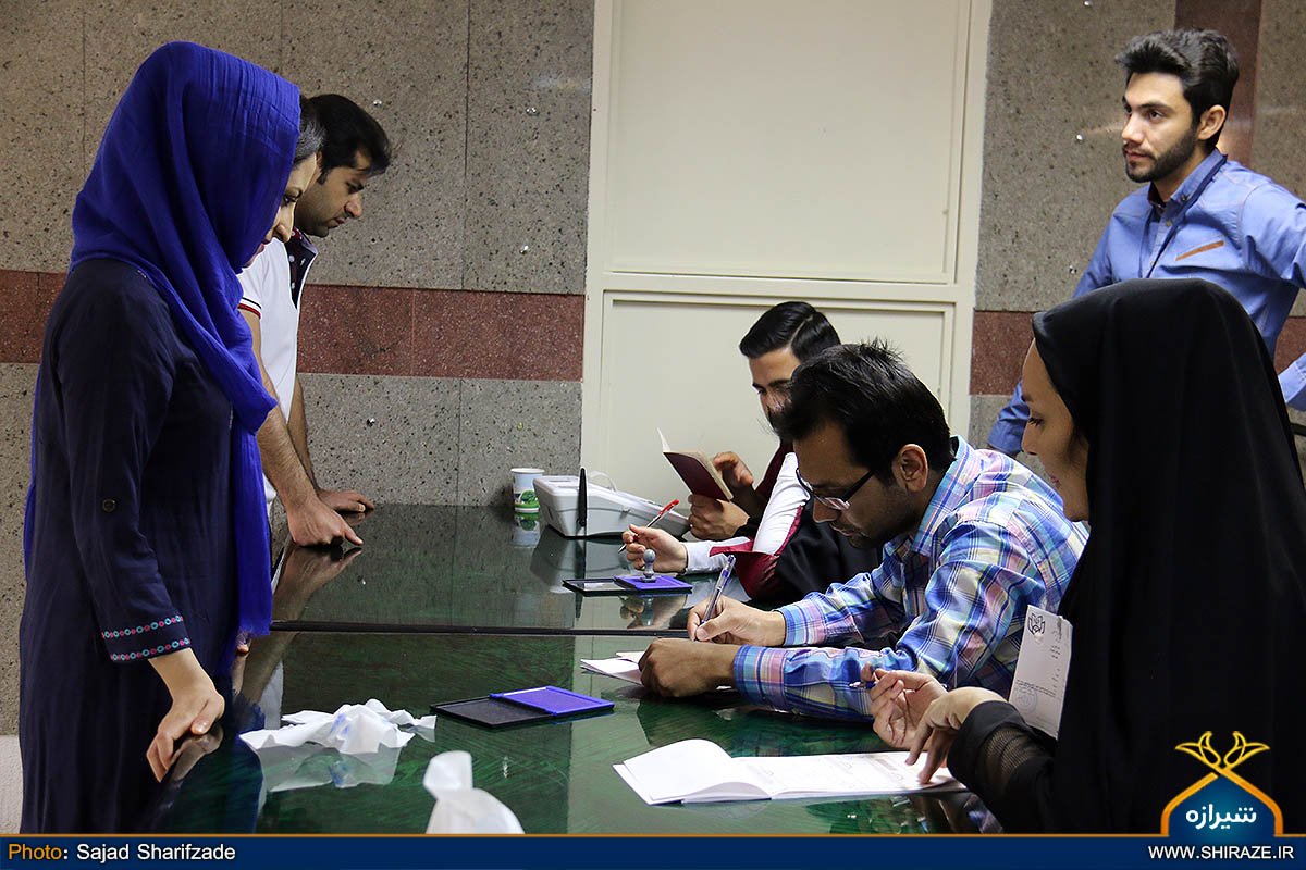حضور مسئولین استانی در نخستین ساعت رای گیری+ تصاویر حضور مسئولین استانی در نخستین ساعت رای گیری+ تصاویر