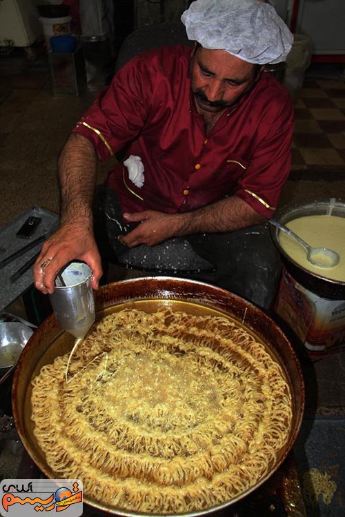 عکس/ بزرگترین زولبیای ایران به قطر 50 سانتی متر!