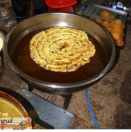 عکس/ بزرگترین زولبیای ایران به قطر 50 سانتی متر!
