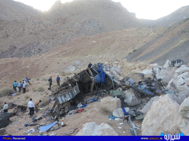 19 كشته و 23 زخمي در تصادف دو دستگاه اتوبوس در جاده هاي فارس 19 كشته و 23 زخمي در تصادف دو دستگاه اتوبوس در جاده هاي فارس