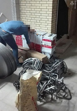 کشف و ضبط تعداد انبوهی گیرنده ماهواره از یک منزل شخصی + تصاویر کشف و ضبط تعداد انبوهی گیرنده ماهواره از یک منزل شخصی + تصاویر