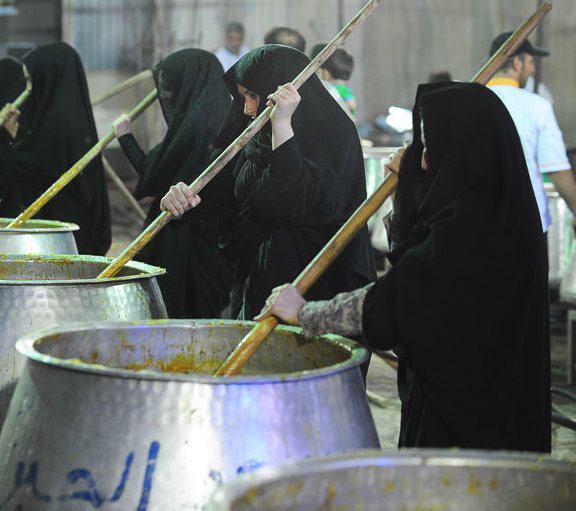 پخت نذری با طعم عشق و ارادت به سرور و سالار شهیدان