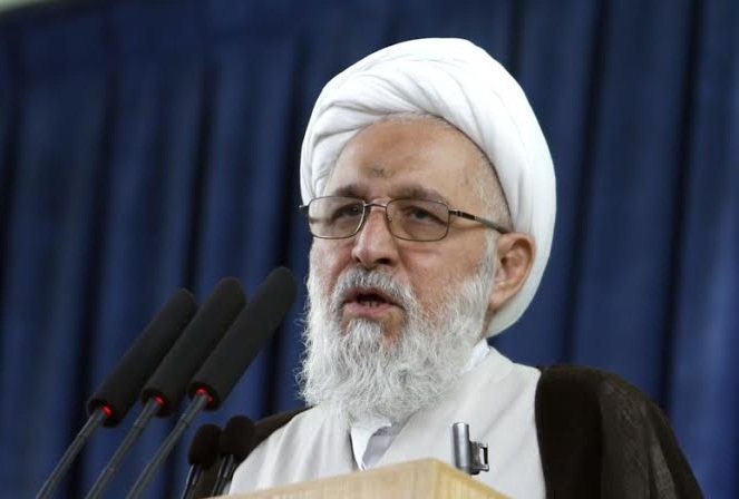 هیچ پیامبری در کنار خانه اشراف بار نینداخت