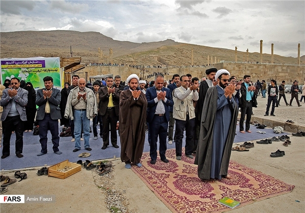 طلبه‌های مسلط به تاریخ باستان در تخت‌جمشید/ وقتی یک روحانی ۲ باستان‌شناس را نجات داد!