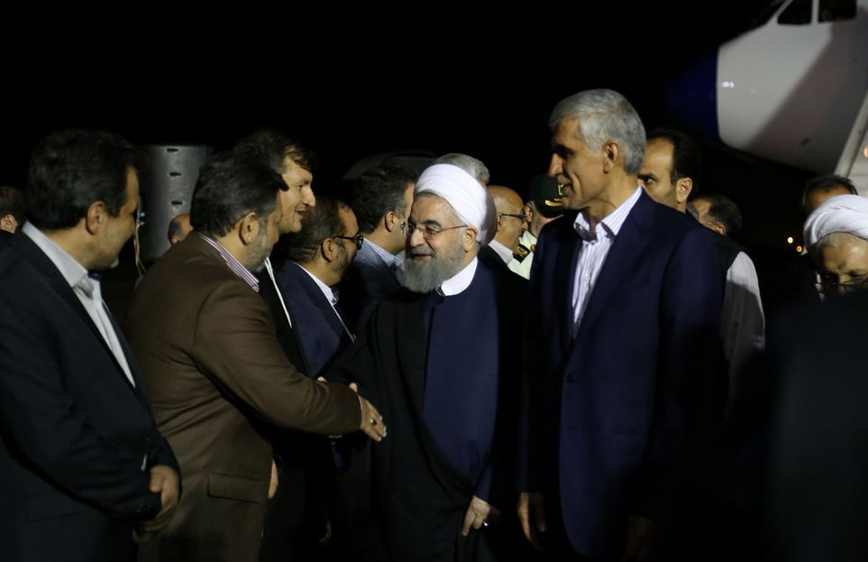 عکس/ ورود رئیس جمهور به شیراز