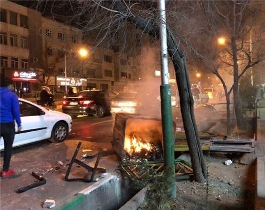 پشت پرده حضور یک «آیت الله» در اغتشاشات اخیر ایران+ تصاویر