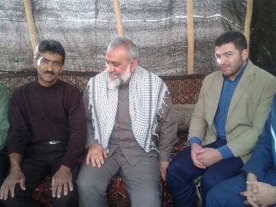 بوسه معنادار سردار نقدی بر دستان کارآفرین روستایی