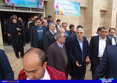 بازدید مسئولین استانی از سالن ورزشی خیرساز گراش+تصاویر بازدید مسئولین استانی از سالن ورزشی خیرساز گراش+تصاویر