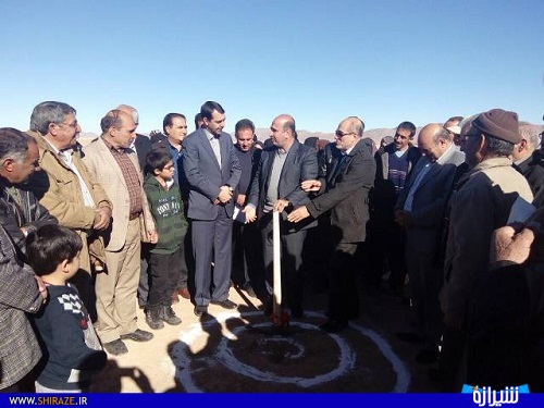آغاز احداث دو زمین چمن مصنوعی در شهرستان آباده+عکس