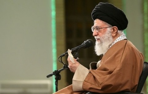 کسانی که همه امکانات کشور دستشان هست یا بوده حق ندارند نقش اپوزیسیون بازی کنند/ این‌ها کار دشمن را در کشور انجام می‌دهند و تقوا ندارند