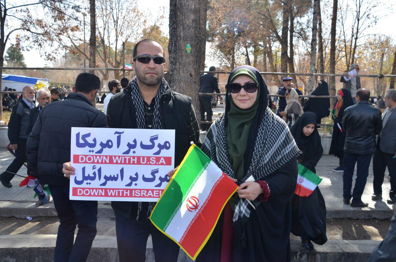 شرحی بر چهلمین حضور در جشن پیروزی انقلاب اسلامی/ مدیریت جهادی راه حل عبور از مشکلات شرحی بر چهلمین حضور در جشن پیروزی انقلاب اسلامی/ مدیریت جهادی راه حل عبور از مشکلات
