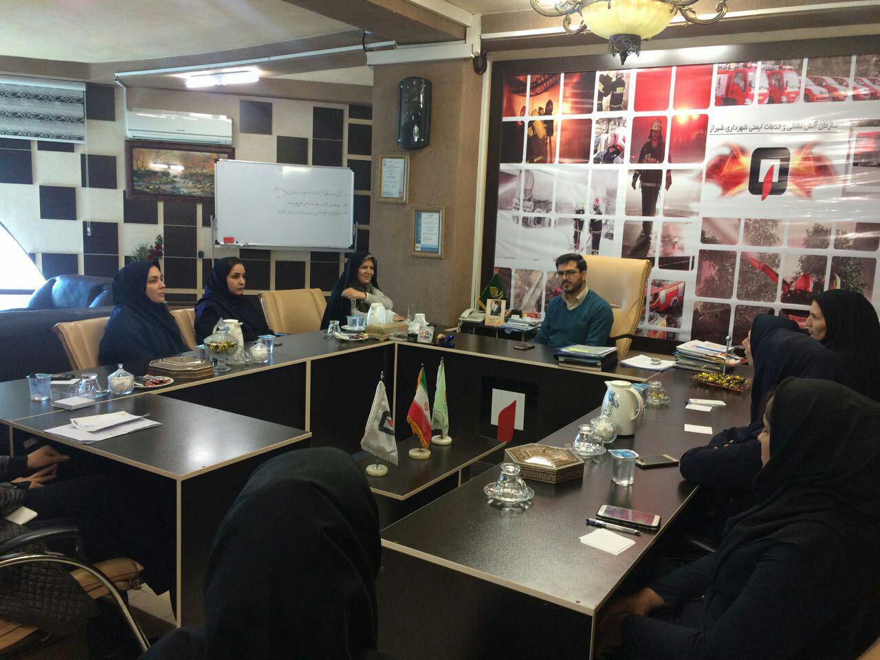 حضور زنان آتش نشان شهرداری شیراز در عملیات های آتش نشانی