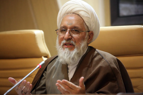 به مسئولین گفتهام موانع مصلای شیراز را بردارند/نباید مانعی بین مردم و مسئولان باشد به مسئولین گفتهام موانع مصلای شیراز را بردارند/نباید مانعی بین مردم و مسئولان باشد