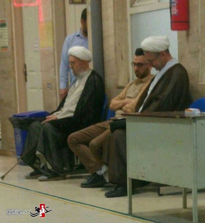 عکس/ آیت الله امینی در نوبت دکتر