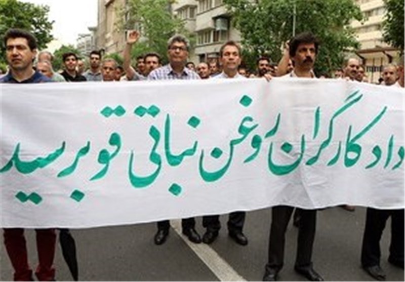 تجمع کارگران روغن نباتی قو مقابل وزارت کار تجمع کارگران روغن نباتی قو مقابل وزارت کار