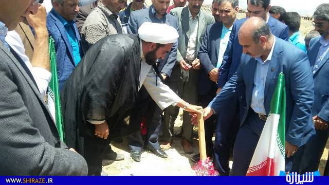 پروژه ساخت زمین چمن در شهرستان بوانات کلید خورد+عکس