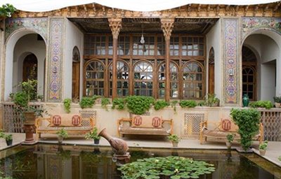 استفاده از ظرفیت خانه های تاریخی لازمه توسعه گردشگری است استفاده از ظرفیت خانه های تاریخی لازمه توسعه گردشگری است