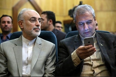 مدل گوشی مسئولان کشورمان چیست؟+ تصاویر مدل گوشی مسئولان کشورمان چیست؟+ تصاویر