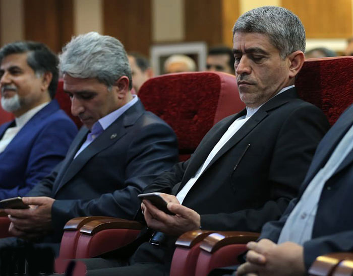 مدل گوشی مسئولان کشورمان چیست؟+ تصاویر مدل گوشی مسئولان کشورمان چیست؟+ تصاویر