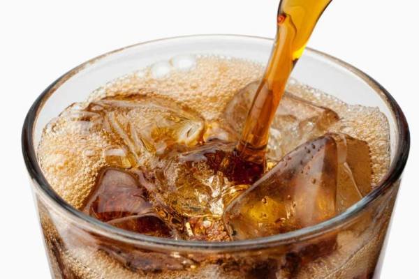 نوشیدنی یخ زده نخورید نوشیدنی یخ زده نخورید