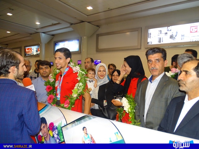 آیین استقبال از مدال آور شیرازی در فرودگاه بین المللی شیراز+عکس آیین استقبال از مدال آور شیرازی در فرودگاه بین المللی شیراز+عکس