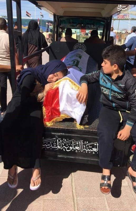 عکس/ آرامترین خواب کودک در کنار پدر شهیدش عکس/ آرامترین خواب کودک در کنار پدر شهیدش