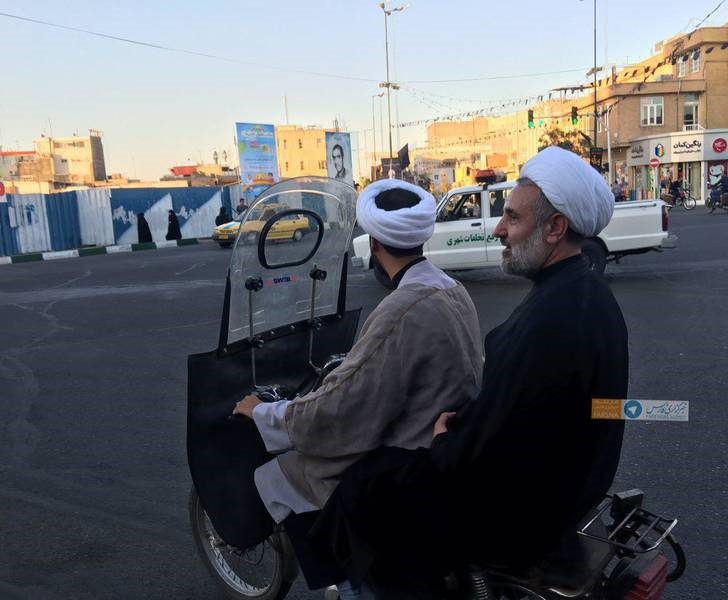 عکس/ رفت و آمد نماینده مجلس با موتورسیکلت