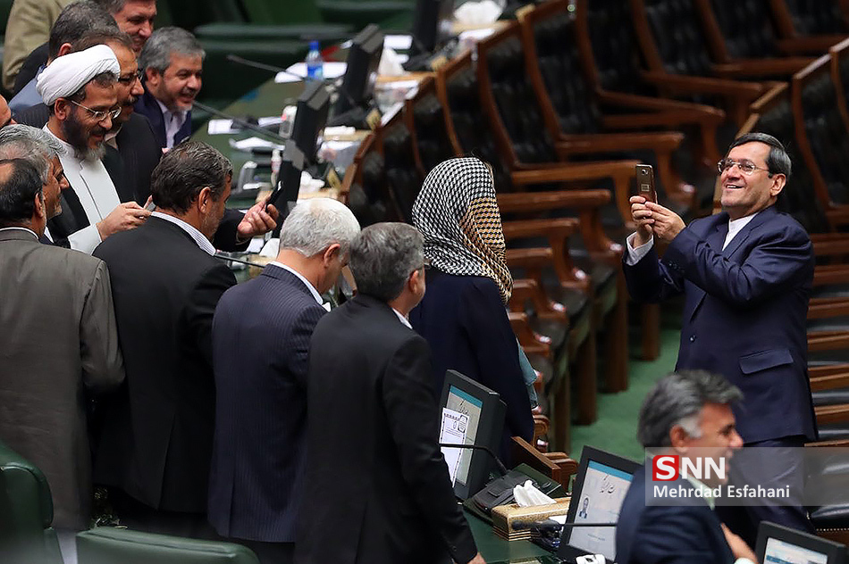 عکس/ معاون ظریف عکاس موگرینی شد! عکس/ معاون ظریف عکاس موگرینی شد!