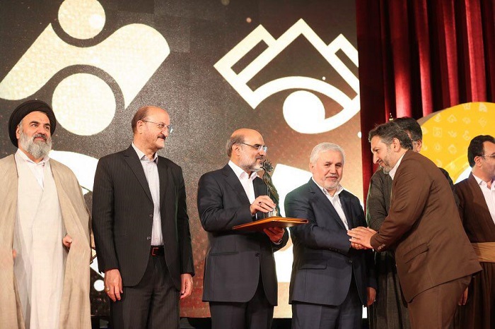 تندیس بهترین عملکرد رسانه ای در فضای مجازی به صدا و سیمای فارس تعلق گرفت تندیس بهترین عملکرد رسانه ای در فضای مجازی به صدا و سیمای فارس تعلق گرفت