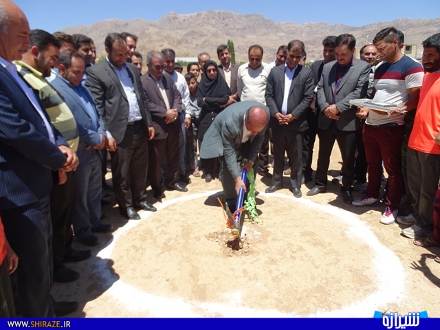 آغاز احداث زمین چمن مصنوعی در شهرستان های نی ریز و استهبان+تصاویر آغاز احداث زمین چمن مصنوعی در شهرستان های نی ریز و استهبان+تصاویر